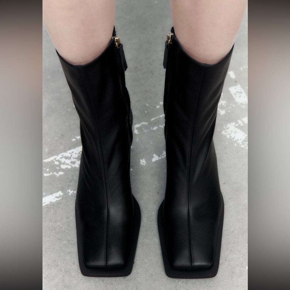 Zara black genuine leather block heel ankle boots Minimal luxe
1213101080039-1 - Picture 9 of 16